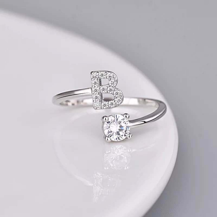 Student creative simple combination new 26 English letter style diamond ring with open ring ?
